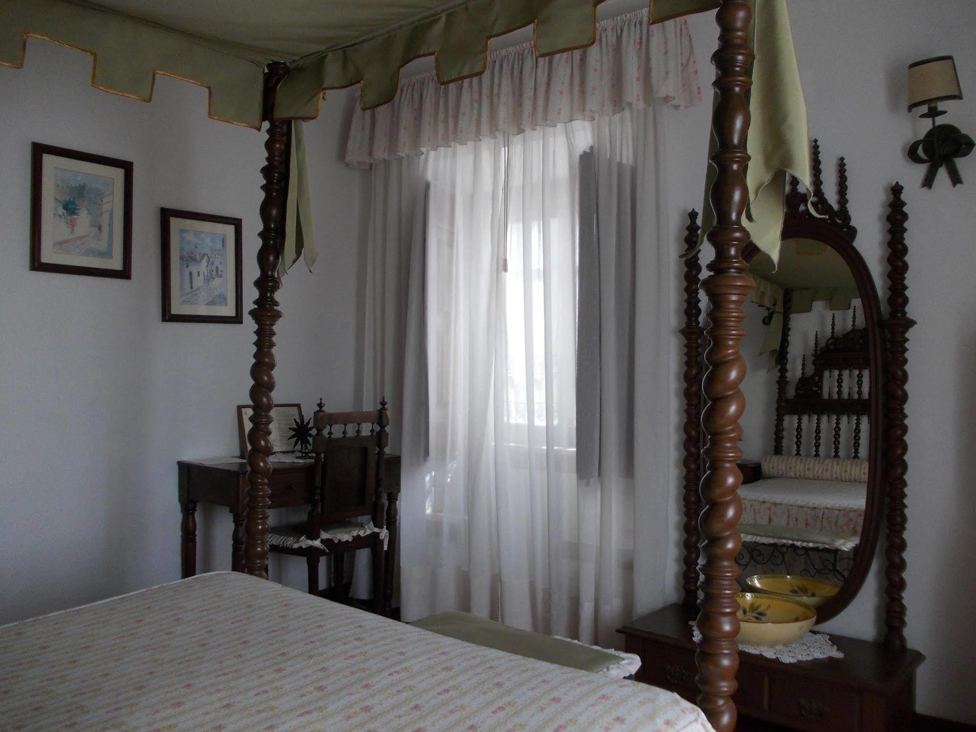 Casa De S. Thiago Do Castelo Hotel Obidos Luaran gambar